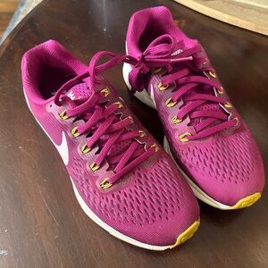 NIKE ZOOM  Air Pegasus Purple Running Shoe